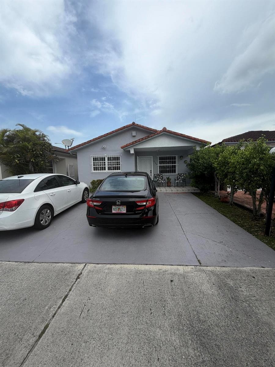 4349 W 10TH Avenue, Hialeah, FL 33012 — zdjęcie 2
