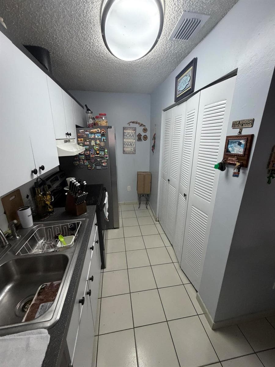 4349 W 10TH Avenue, Hialeah, FL 33012 — zdjęcie 4