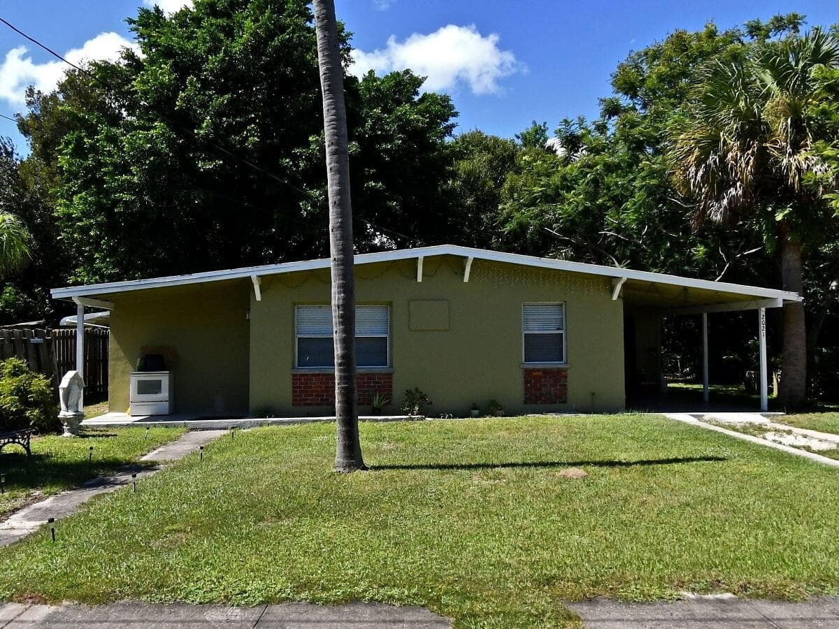 2021 HILLS Court, Fort Pierce, FL 34950