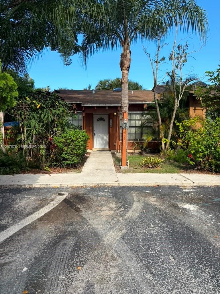 7456 NW 33rd St # 0, Lauderhill, FL 33319
