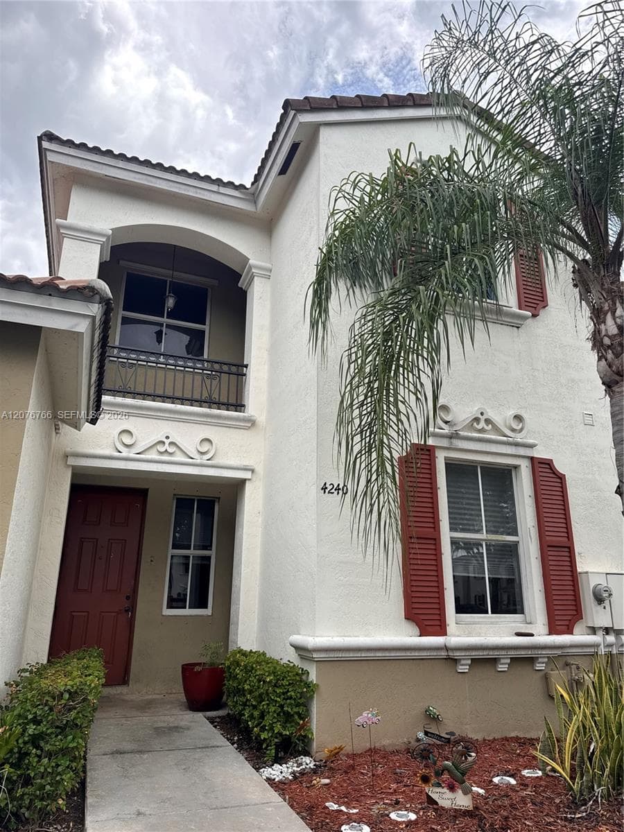 4240 NE 9th St, Homestead, FL 33033
