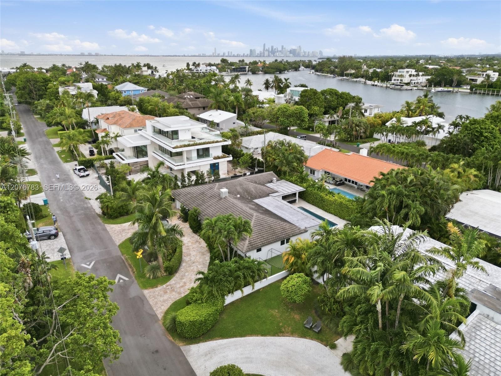 571 S Mashta Dr, Key Biscayne, FL 33149