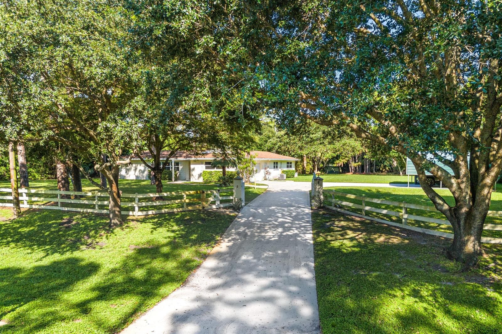 8645 Square Lake Drive, Palm Beach Gardens, FL 33418