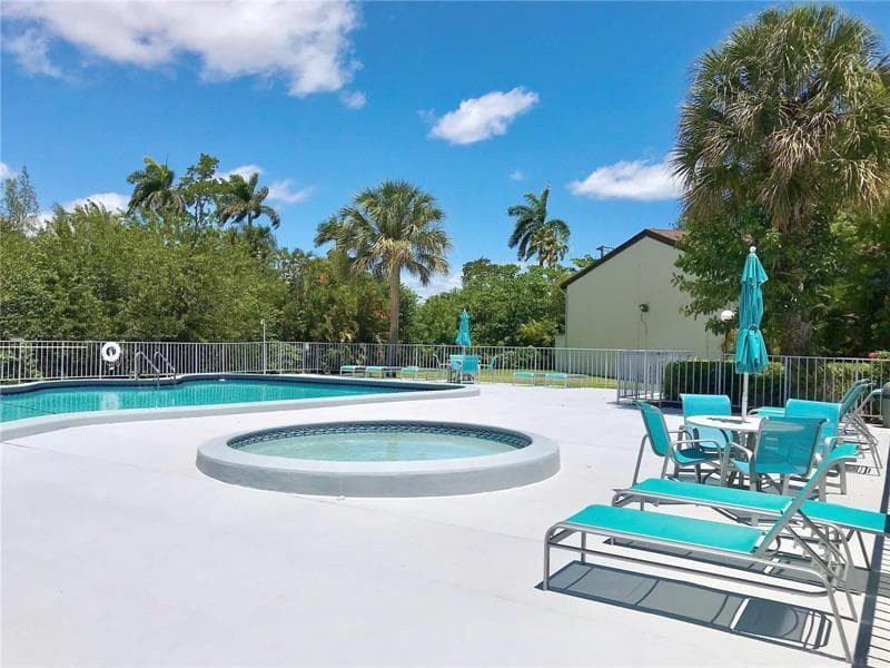 19424 NE 26th Avenue # 131B, Miami, FL 33180 — zdjęcie 2