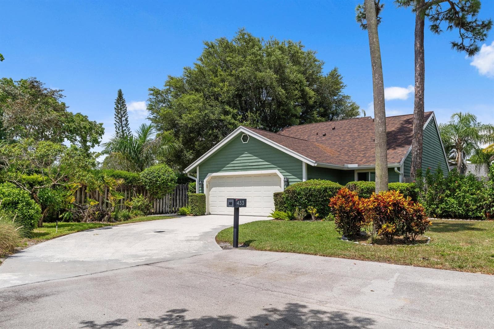 433 Goldenwood Way, Wellington, FL 33414