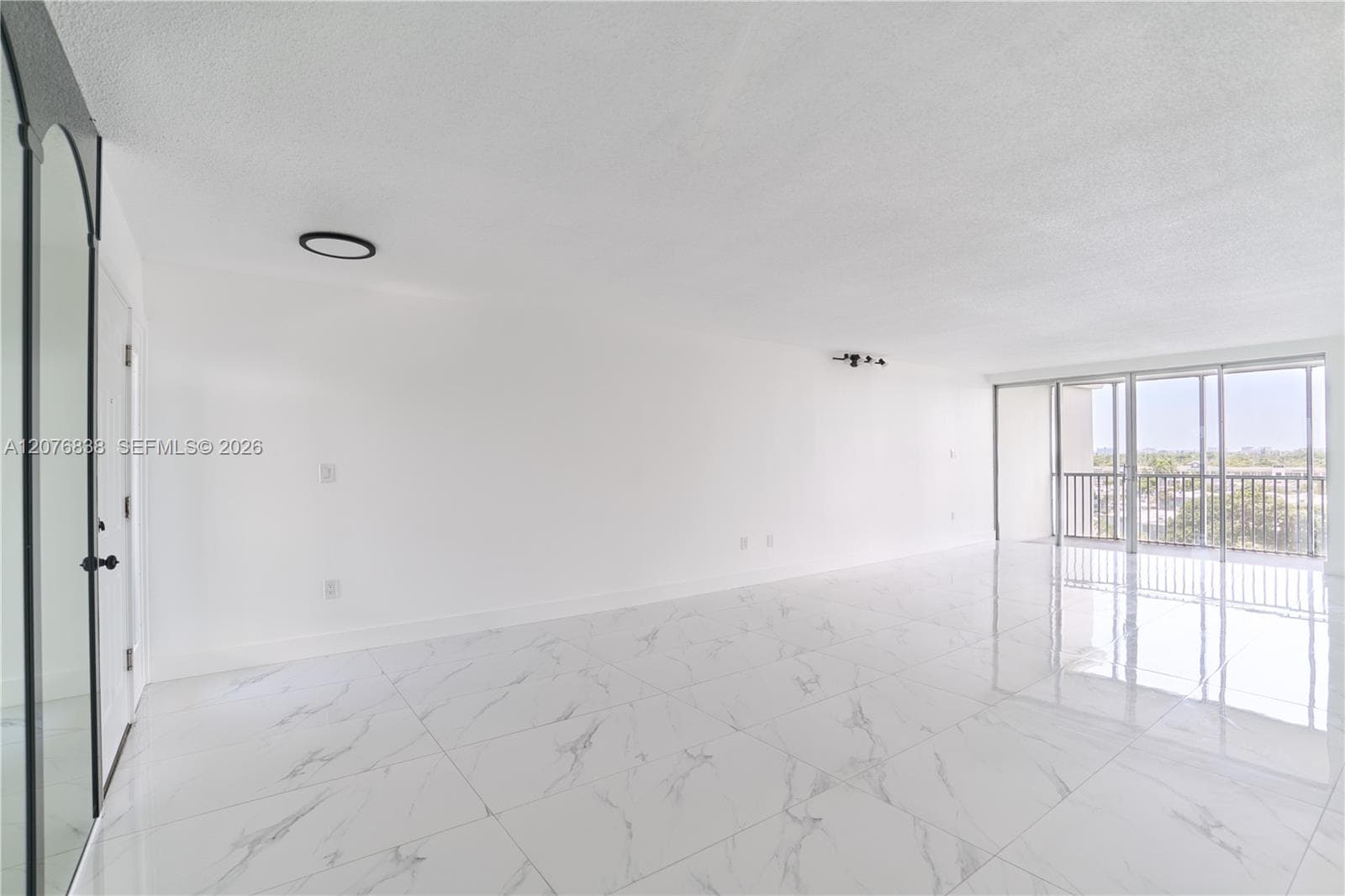 1750 NE 191st St # 829-4, Miami, FL 33179 — zdjęcie 3