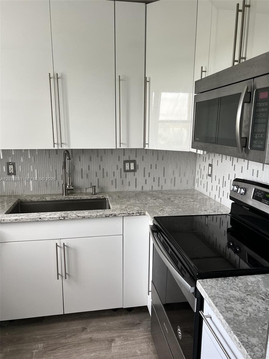 941 Crystal Lake Dr # 305, Deerfield Beach, FL 33064 — zdjęcie 2