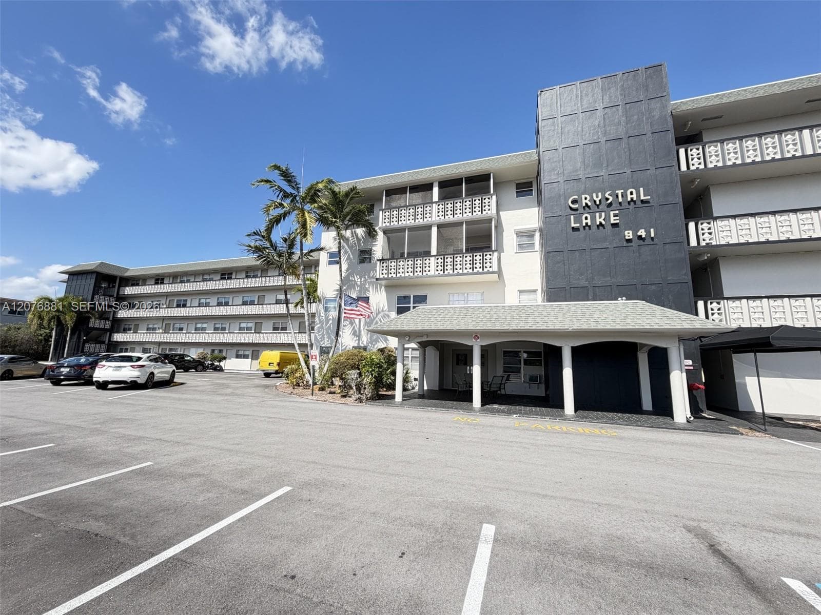 941 Crystal Lake Dr # 305, Deerfield Beach, FL 33064