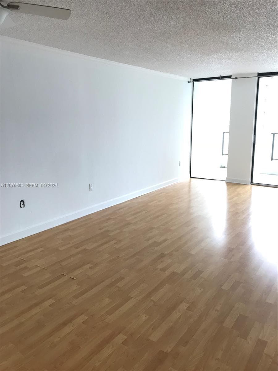 555 NE 15th St # 30E, Miami, FL 33132 — zdjęcie 5