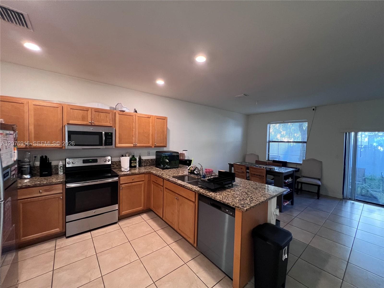 9335 W 33rd Ave, Hialeah, FL 33018 — zdjęcie 4