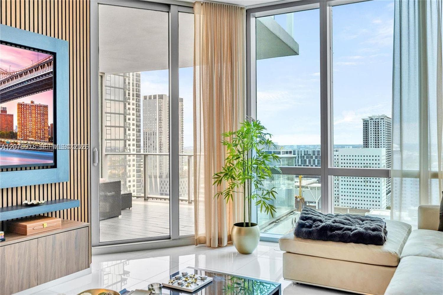 851 NE 1st Ave # 2408, Miami, FL 33132 — zdjęcie 4