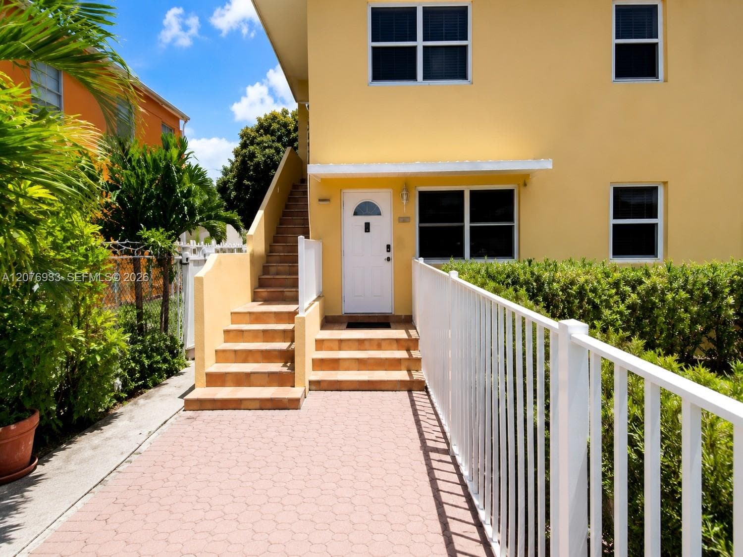 985 SW 10th St # 1, Miami, FL 33130