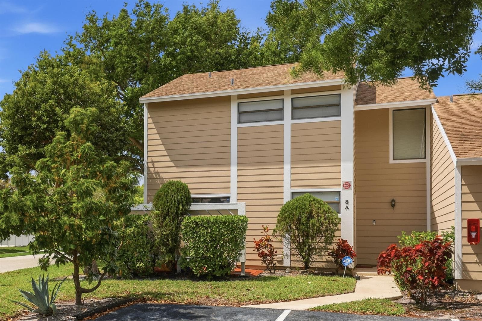 301 LAKEWOOD Drive # 8A, Jupiter, FL 33458