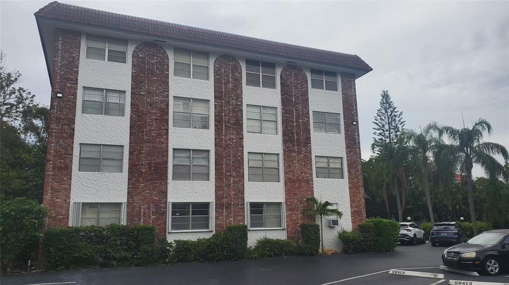 3910 Crystal Lake Drive # 403, Deerfield Beach, FL 33064 — zdjęcie 2