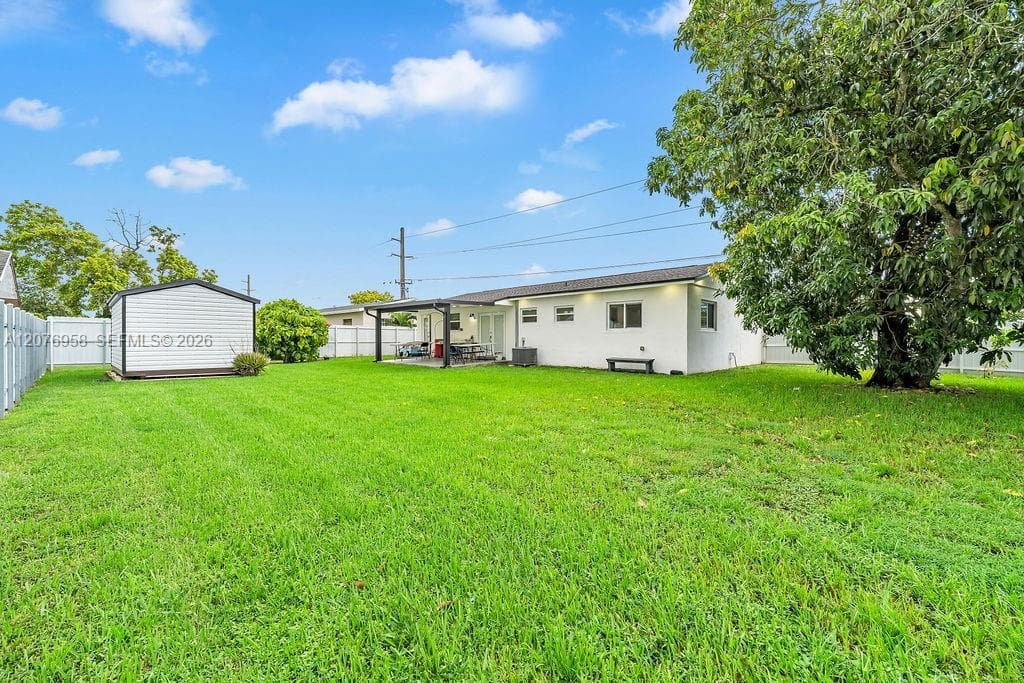 20400 NW 38th Ct, Miami Gardens, FL 33055 — zdjęcie 2