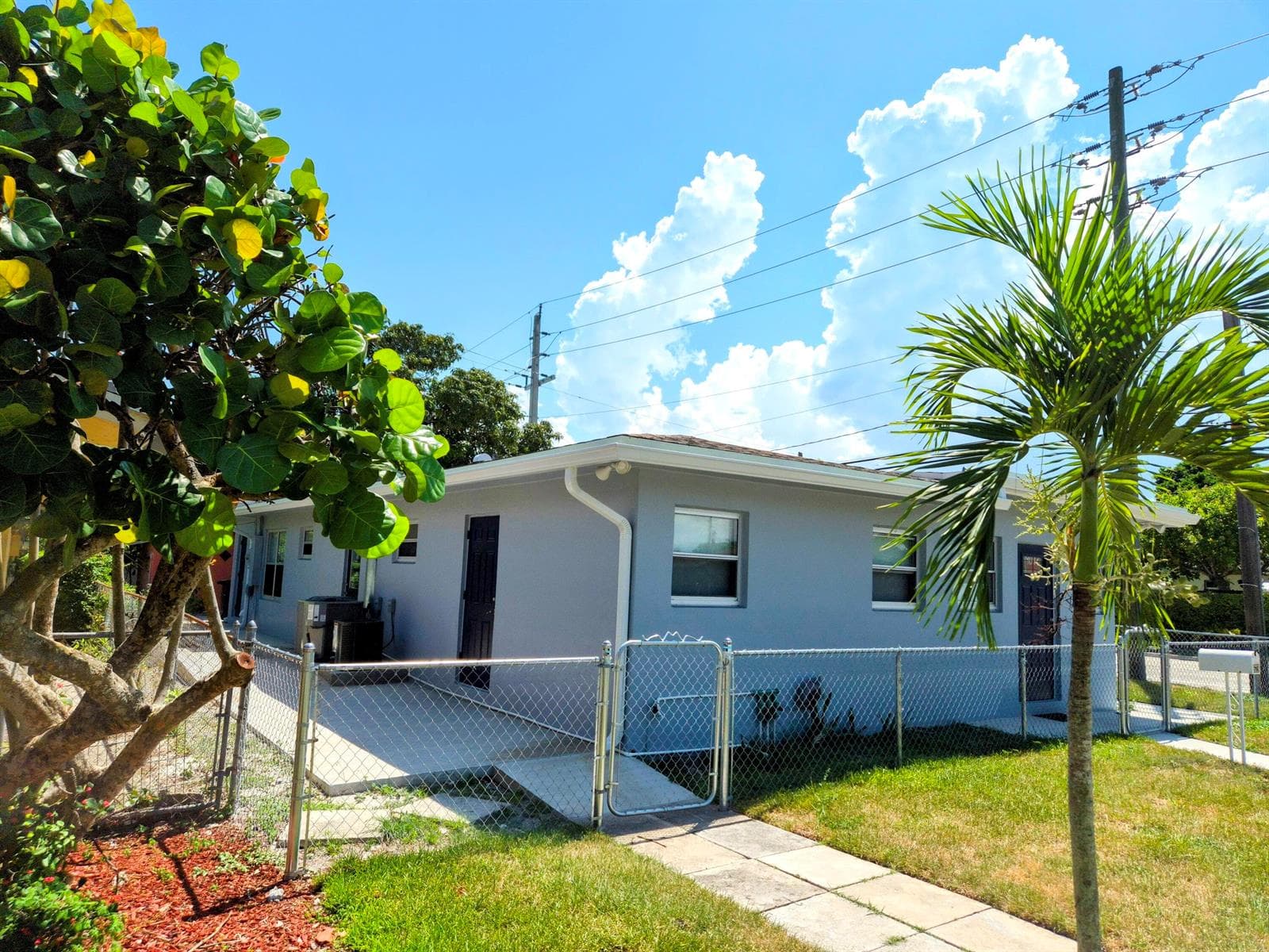 628 Monroe Drive # Front, West Palm Beach, FL 33405