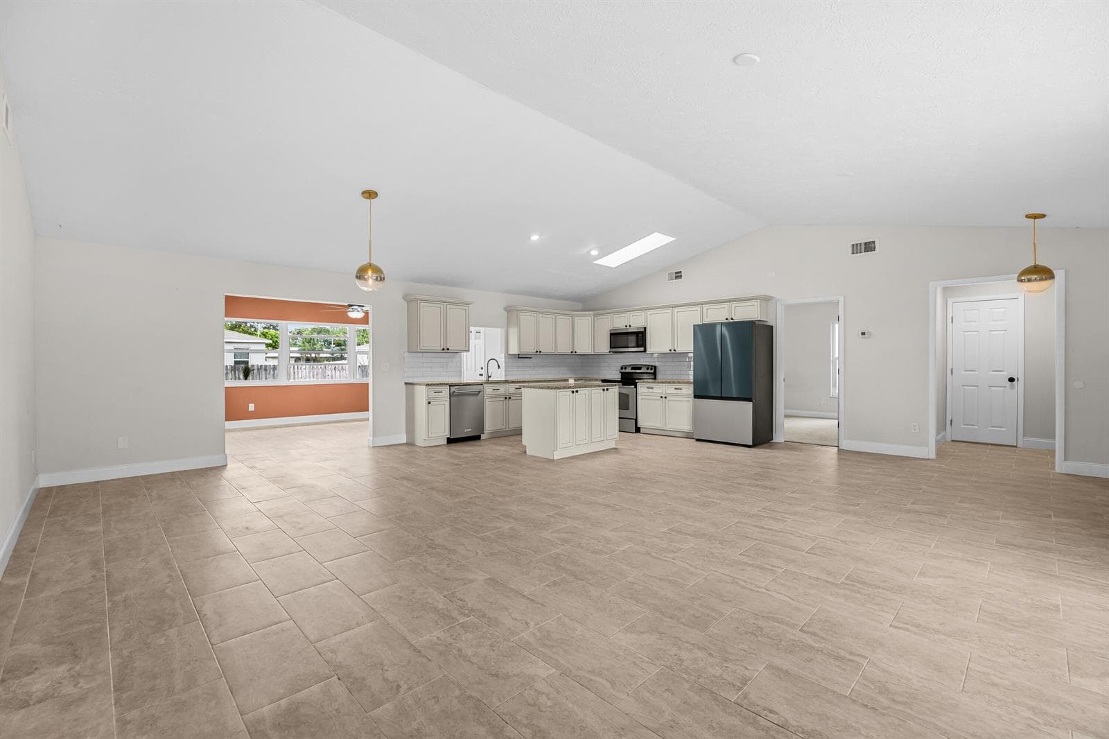 371 SW BUTLER Avenue, Port St. Lucie, FL 34983 — zdjęcie 2