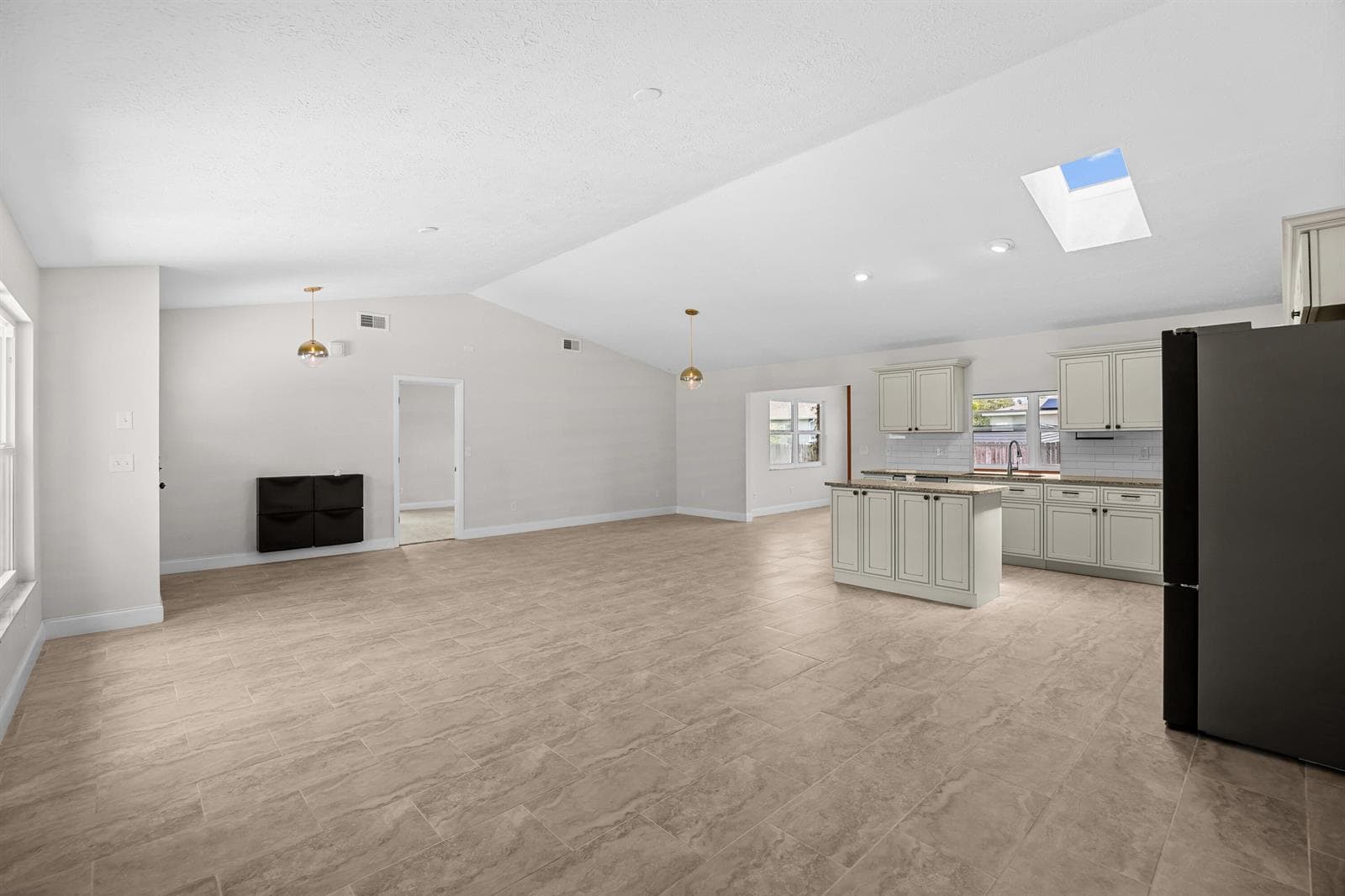 371 SW BUTLER Avenue, Port St. Lucie, FL 34983 — zdjęcie 3