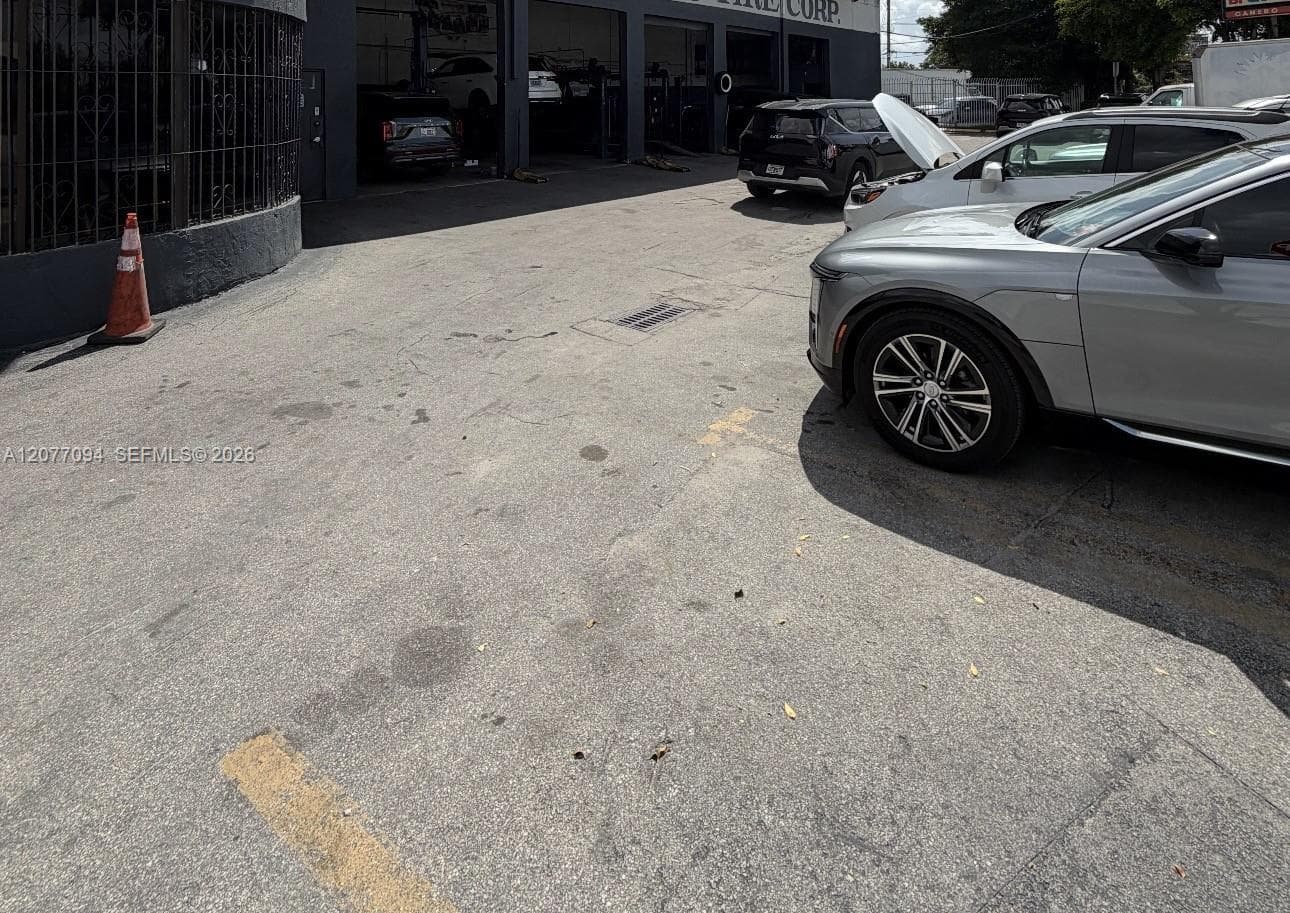 ESTABLISHED TIRE/MECHANIC SHOP, Miami FL 33142 — zdjęcie 2