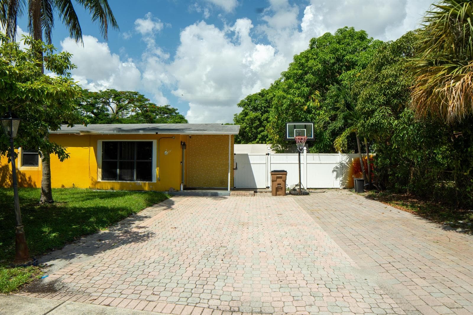 4731 NE 2ND, Deerfield Beach, FL 33064