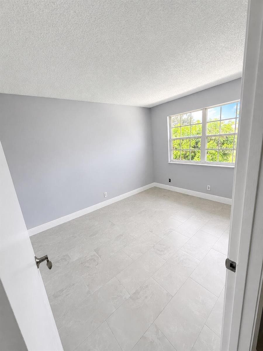 1560 SE ROYAL GREEN Circle # 201, Port St. Lucie, FL 34952 — zdjęcie 2