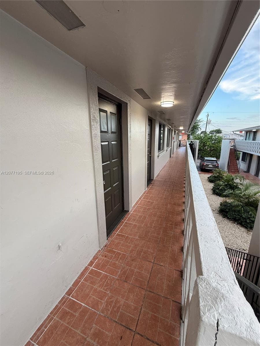 664 W 29th St # 4, Hialeah, FL 33012 — zdjęcie 2
