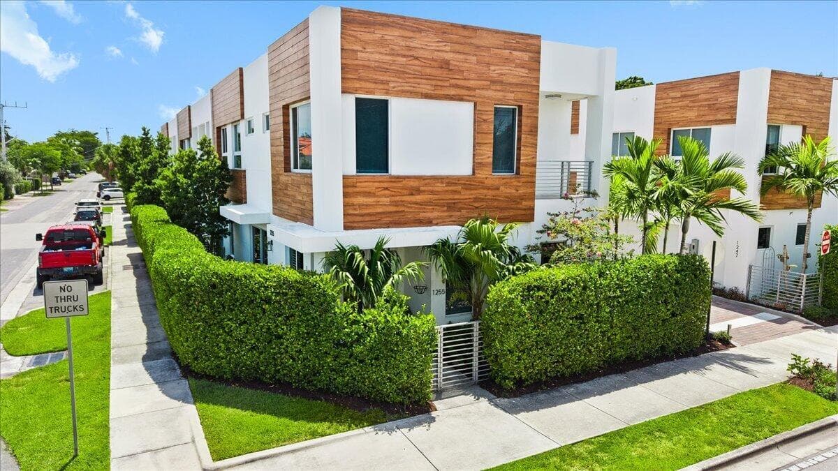 1255 NE 18TH Avenue, Fort Lauderdale, FL 33304