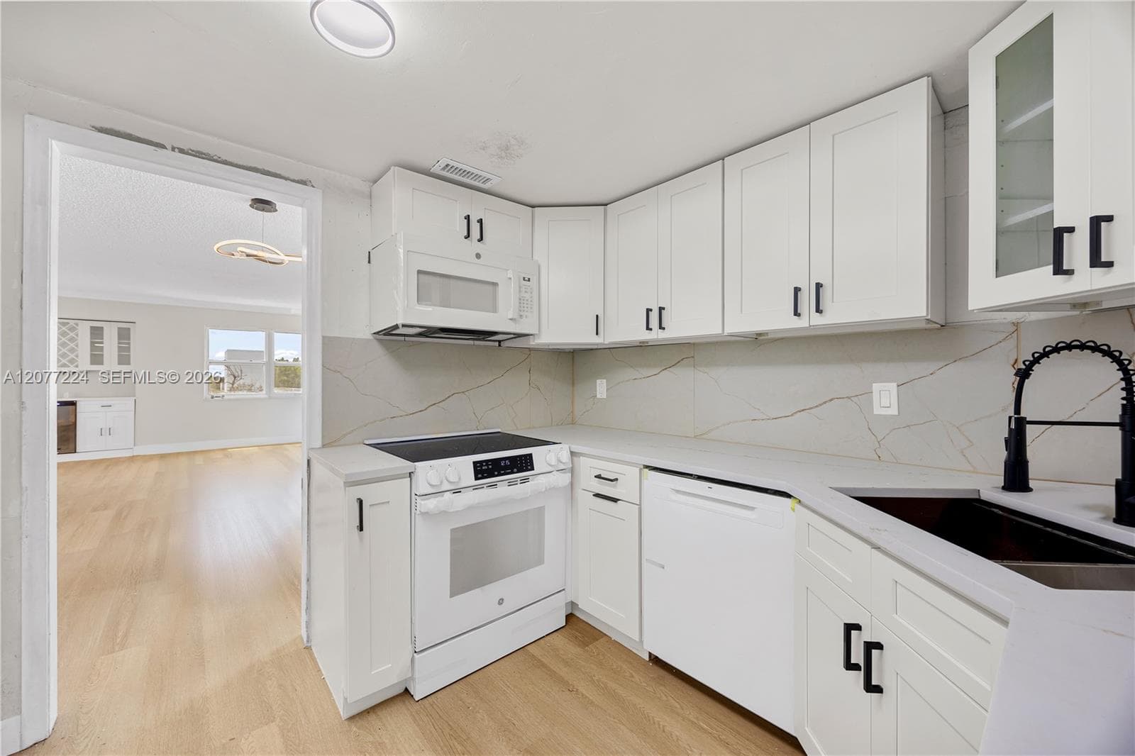 3301 Spanish Moss Ter # 803, Lauderhill, FL 33319 — zdjęcie 5