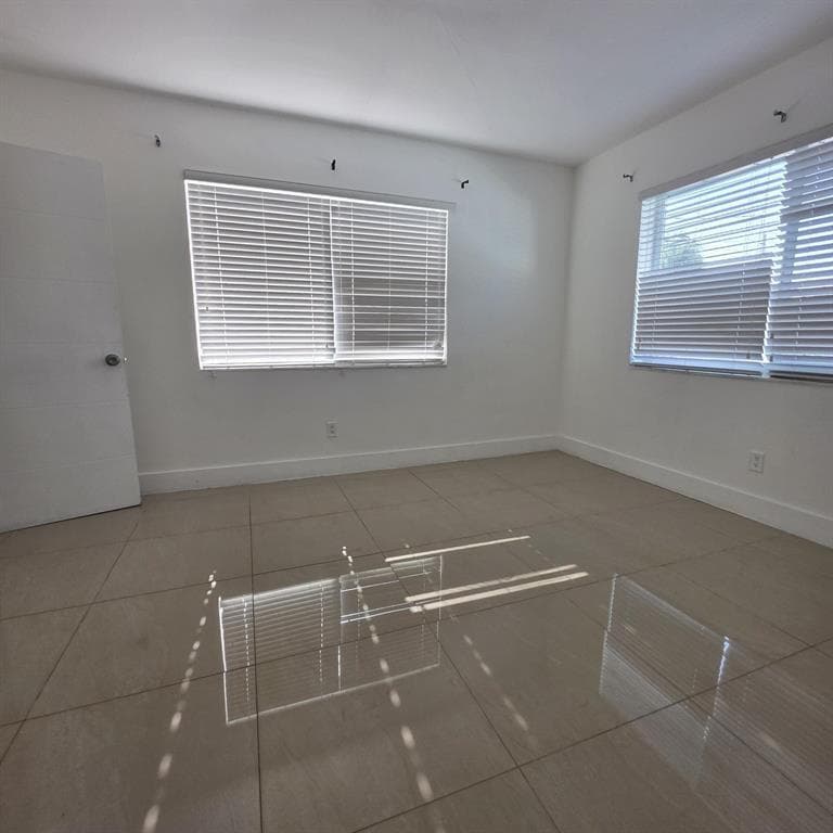 181 NE 168th Street # 2, North Miami Beach, FL 33162 — zdjęcie 2