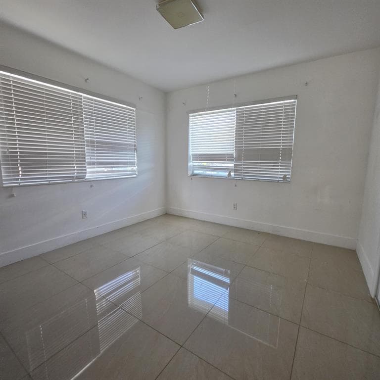 181 NE 168th Street # 2, North Miami Beach, FL 33162 — zdjęcie 4