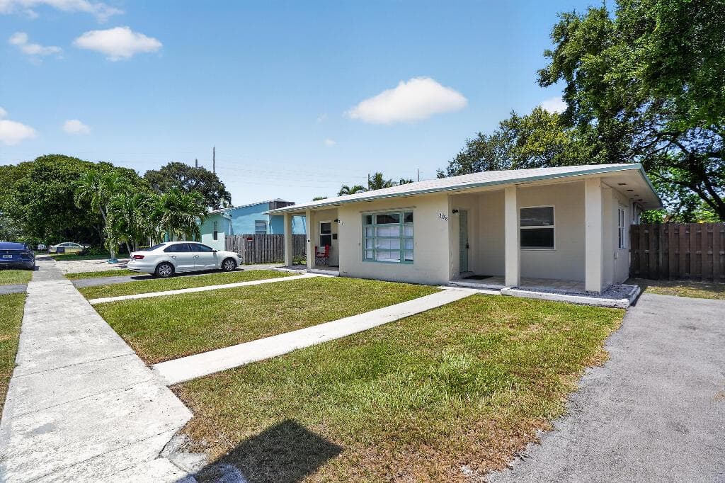 208 SW 2ND Place # 1-2, Dania Beach, FL 33004 — zdjęcie 2