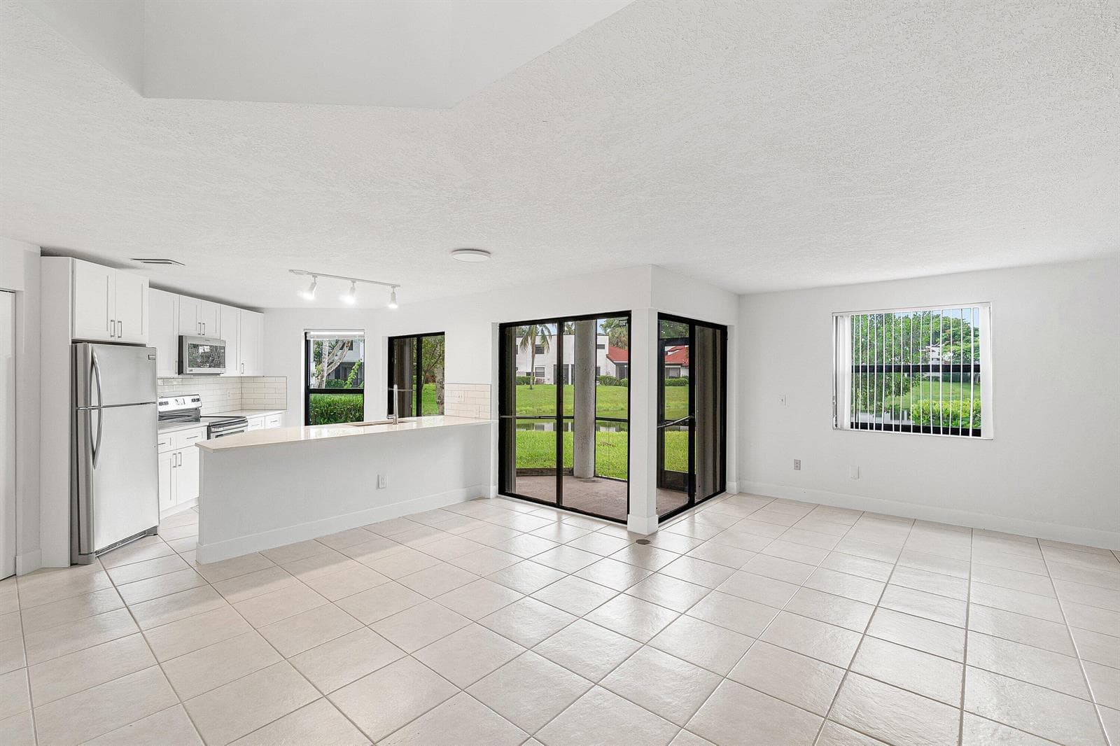 439 NW 36TH Avenue, Deerfield Beach, FL 33442 — zdjęcie 3