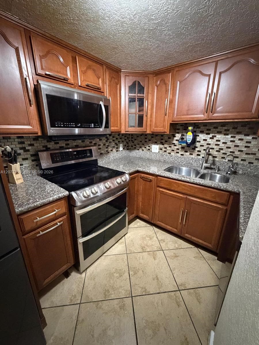 1060 NW 7th St # 205, Miami, FL 33136 — zdjęcie 2