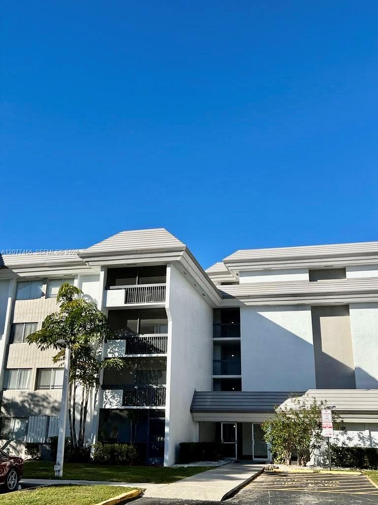 721 N Pine Island Rd # 213, Plantation, FL 33324