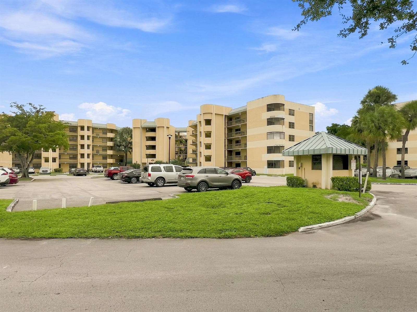 6575 W Oakland Park Boulevard # 101, Lauderhill, FL 33313