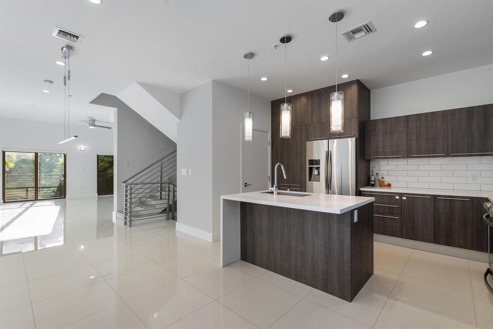 180 SE 4TH Terrace, Pompano Beach, FL 33060 — zdjęcie 2