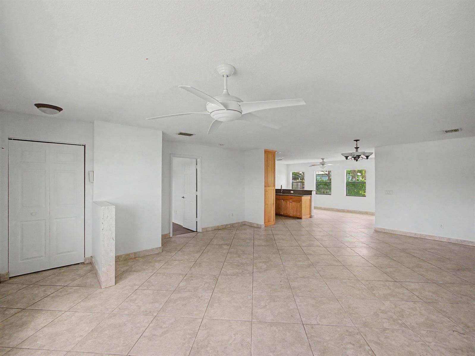 1149 SW HOGAN Street, Port St. Lucie, FL 34983 — zdjęcie 3
