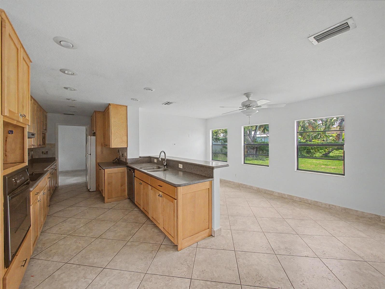 1149 SW HOGAN Street, Port St. Lucie, FL 34983 — zdjęcie 4