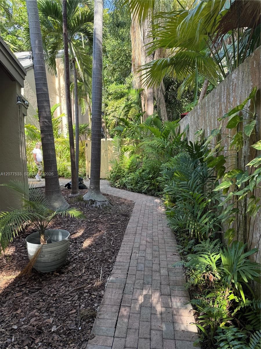 3165 Center St # 1, Miami, FL 33133 — zdjęcie 2