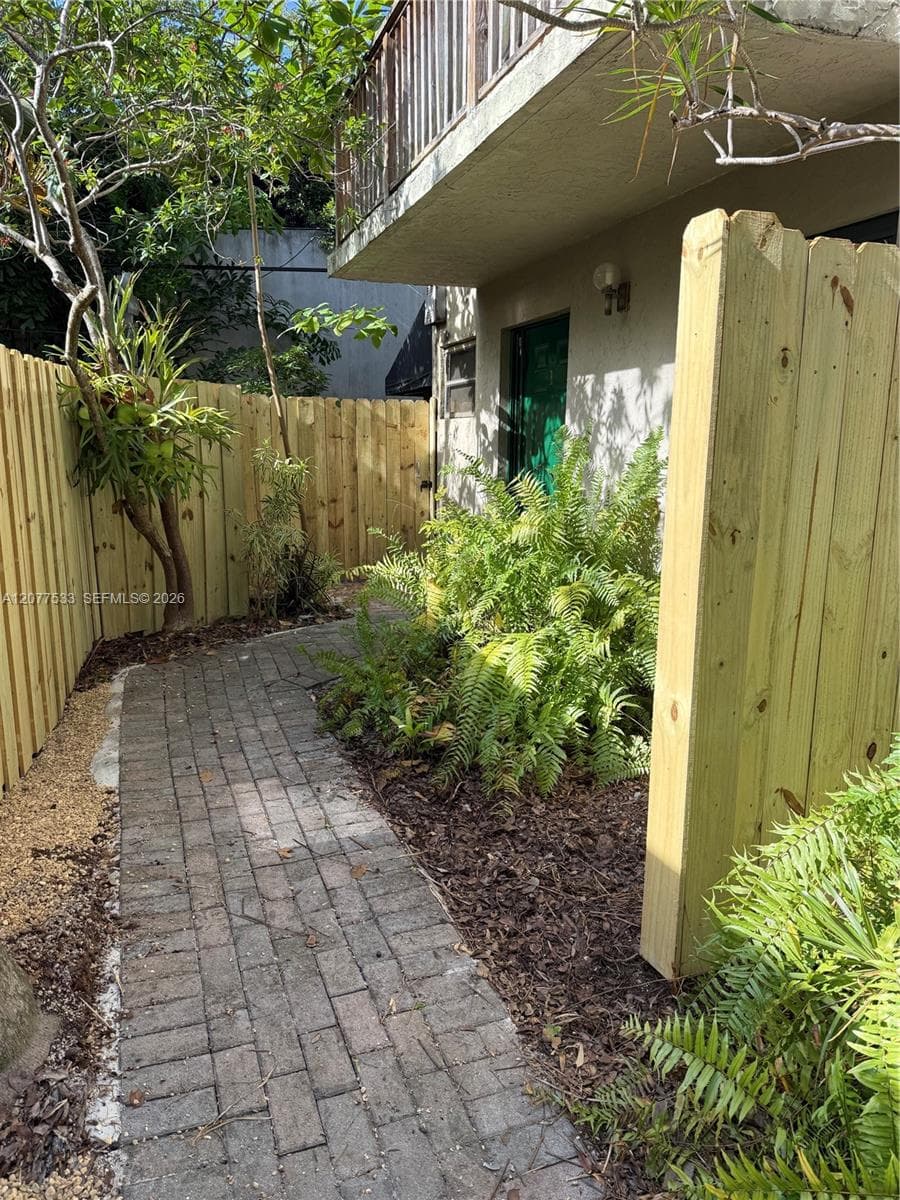 3165 Center St # 1, Miami, FL 33133 — zdjęcie 3