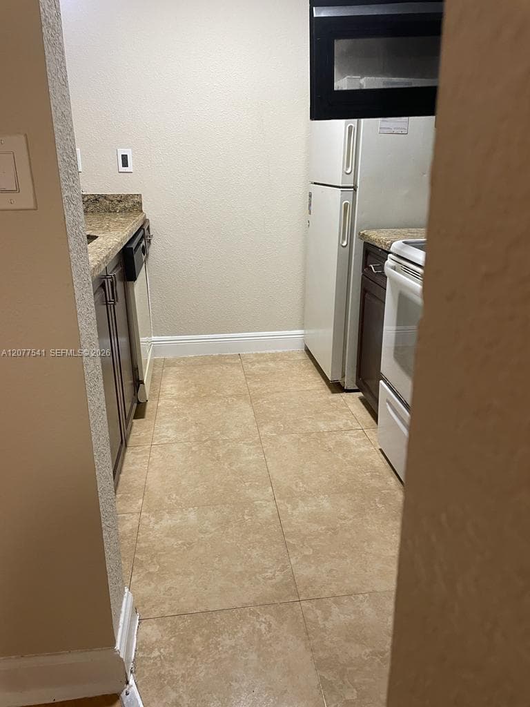 7075 NW 186th St # C505, Hialeah, FL 33015 — zdjęcie 3