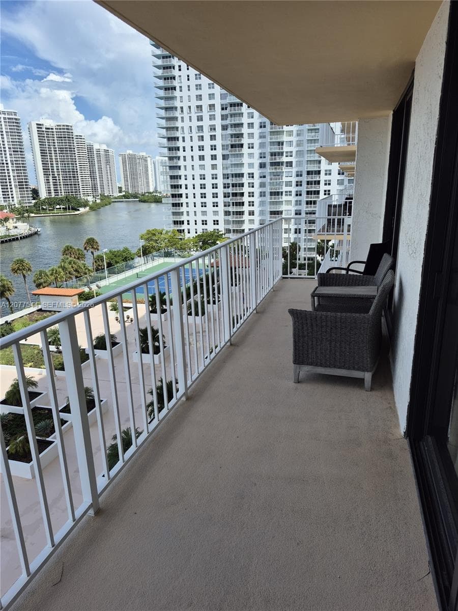 290 174th St # 903, Sunny Isles Beach, FL 33160 — zdjęcie 3