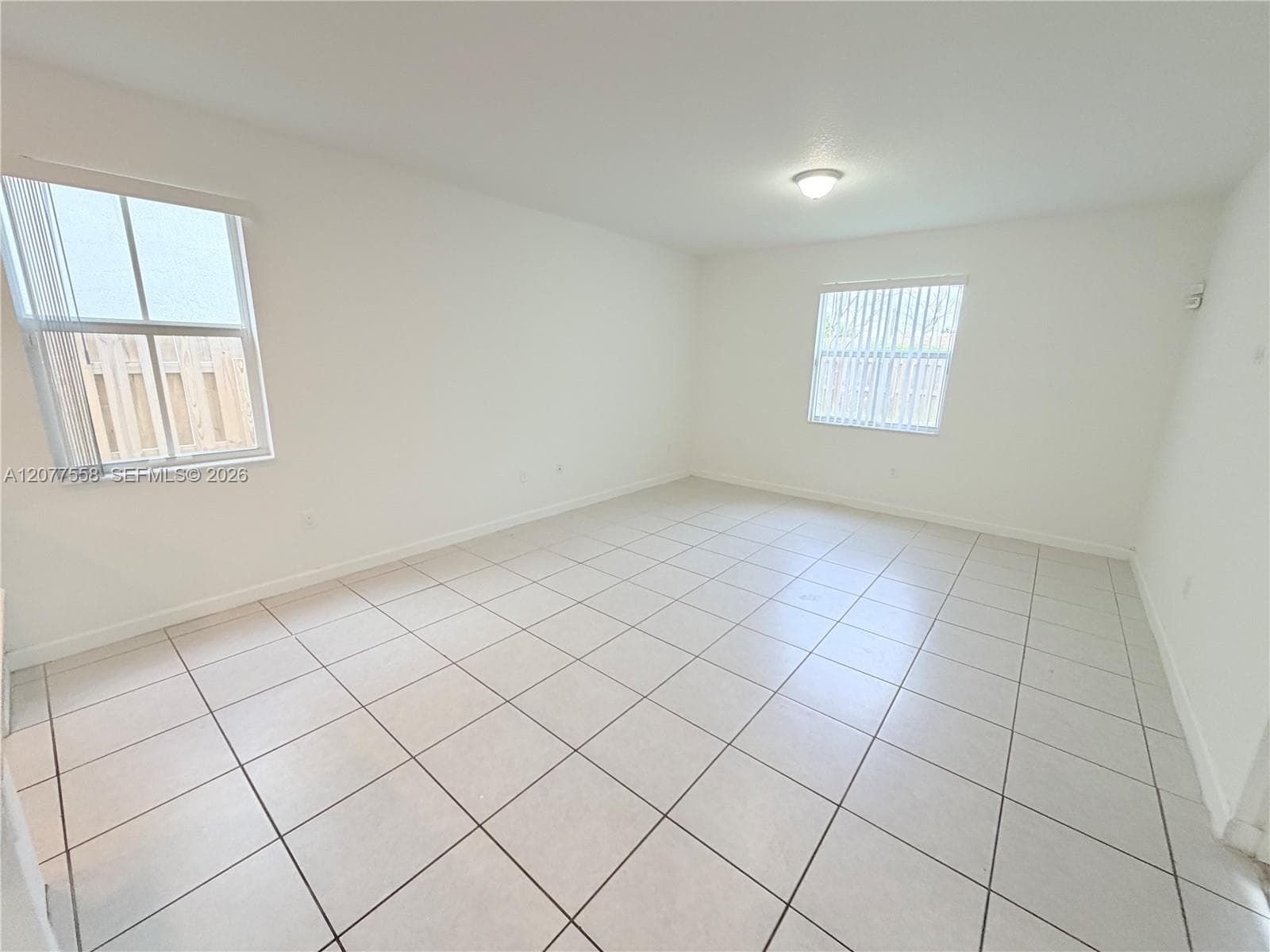 2405 NW 131st Cir, Miami, FL 33167 — zdjęcie 3