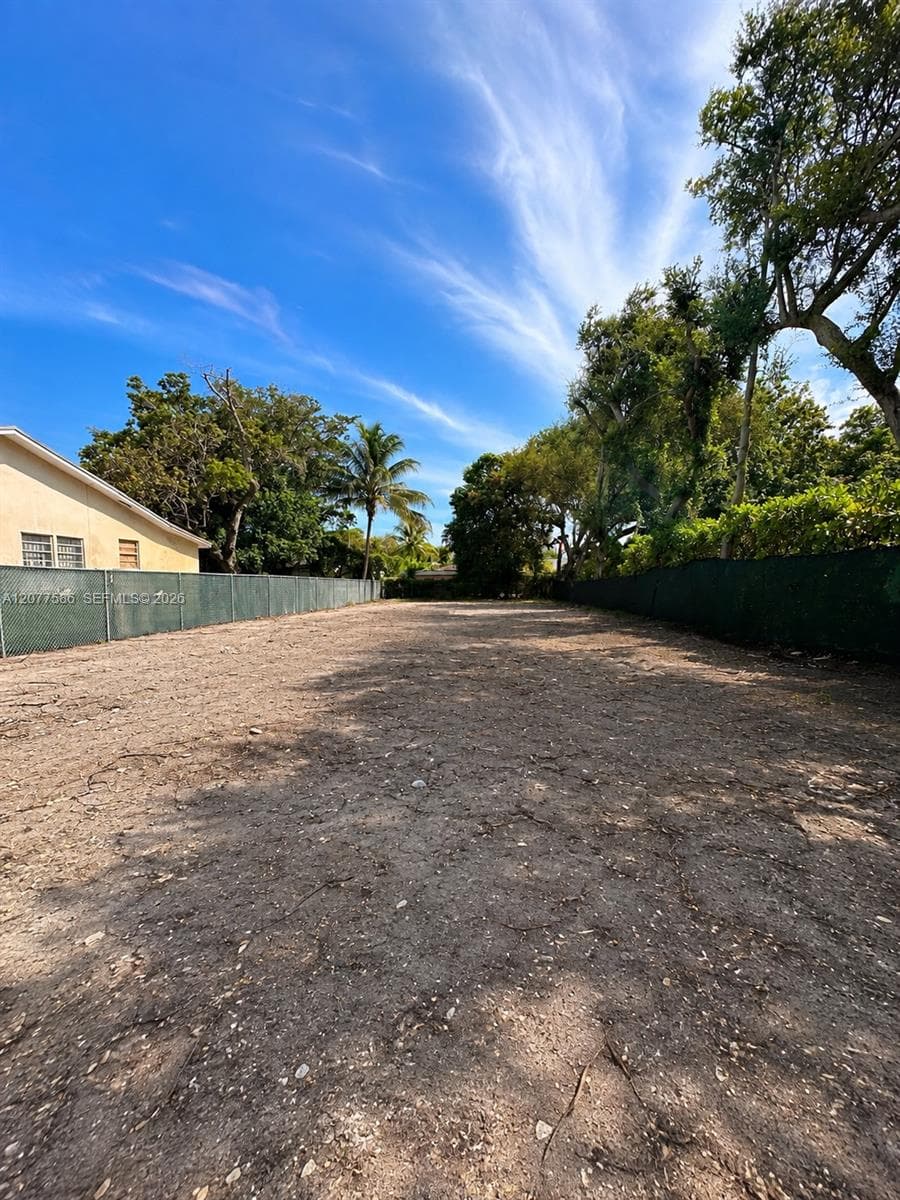 250 NW 51st St, Miami, FL 33127 — zdjęcie 2