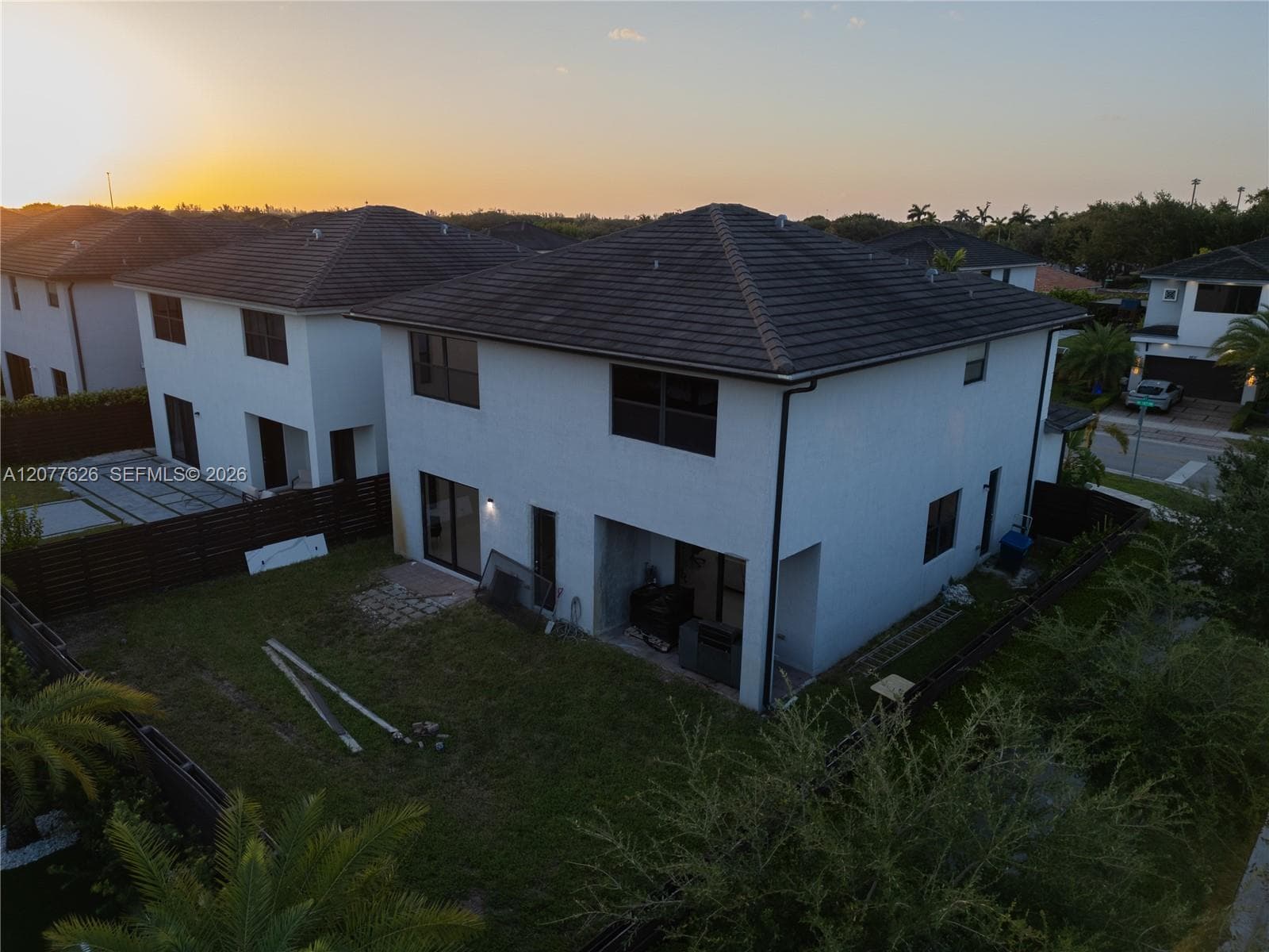 8824 NW 161st Ter, Miami Lakes, FL 33018 — zdjęcie 4