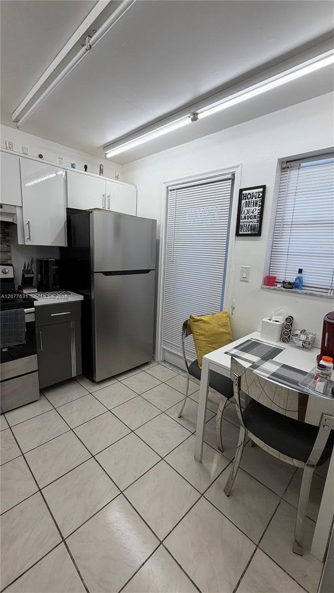 233 NE 14th Ave # 205, Hallandale Beach, FL 33009 — zdjęcie 2