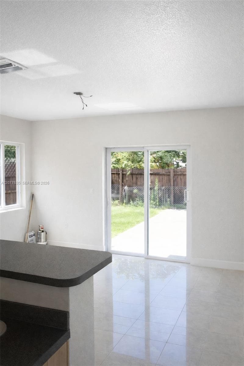 318 NE 166th St # 318, Miami, FL 33162 — zdjęcie 5