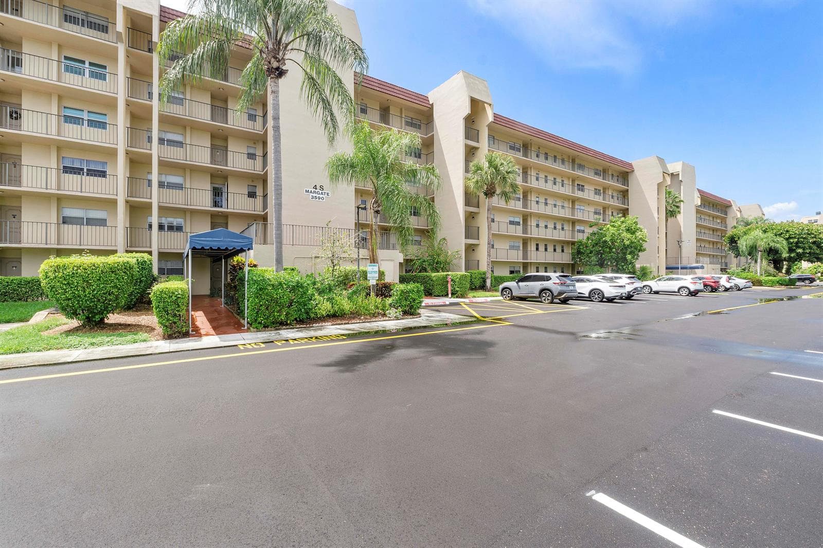 3590 Via Poinciana # 107, Lake Worth, FL 33467