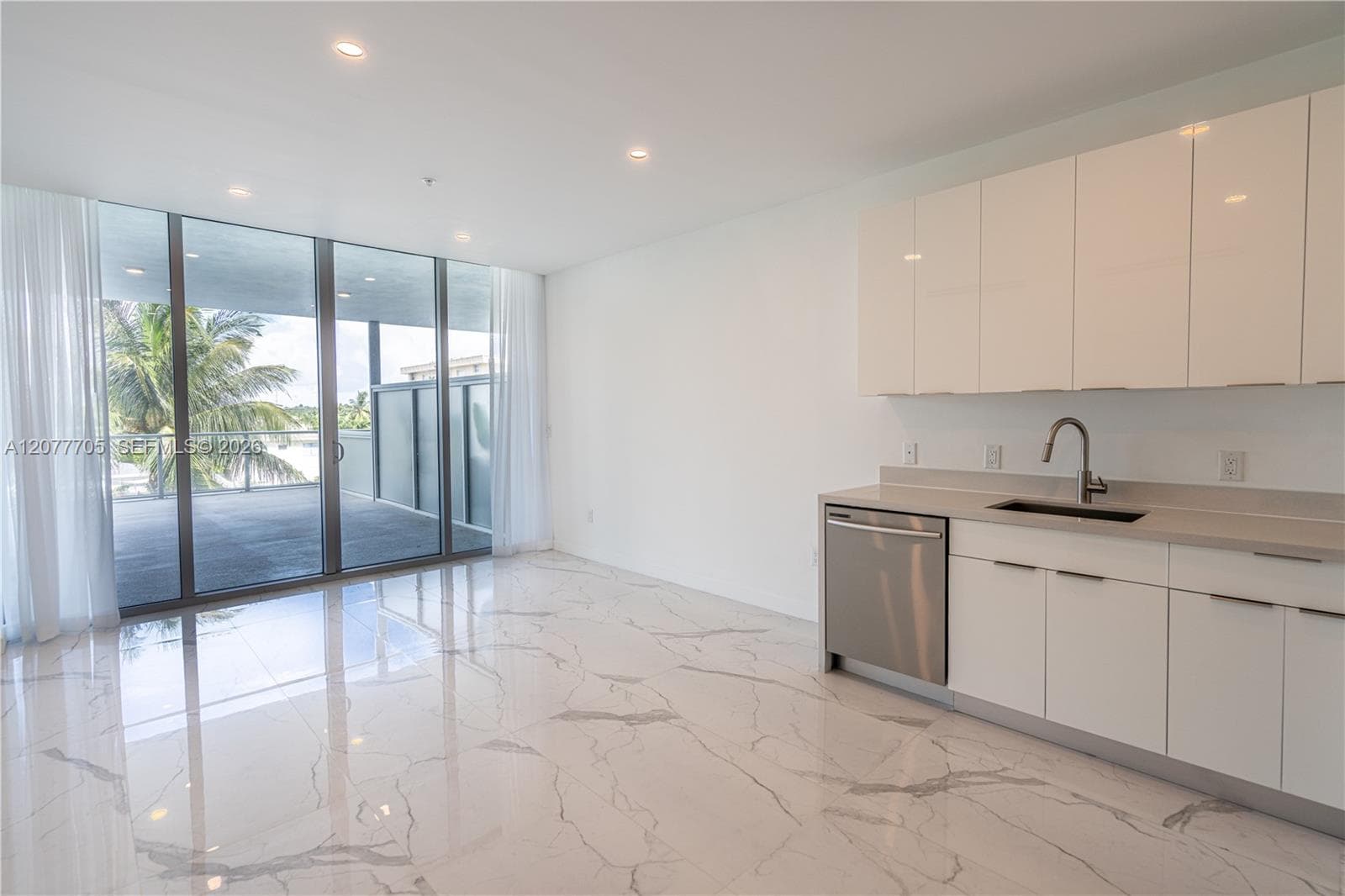 8425 Crespi Blvd # 302, Miami Beach, FL 33141 — zdjęcie 3