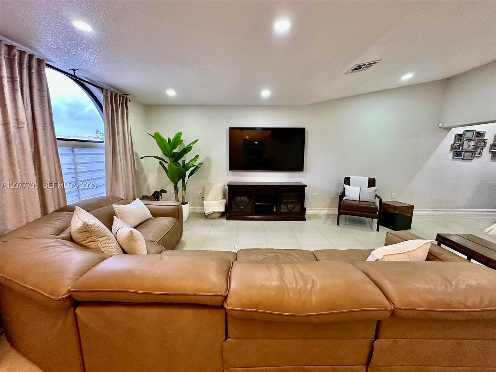 9021 NW 150th Ter, Miami Lakes, FL 33018 — zdjęcie 4